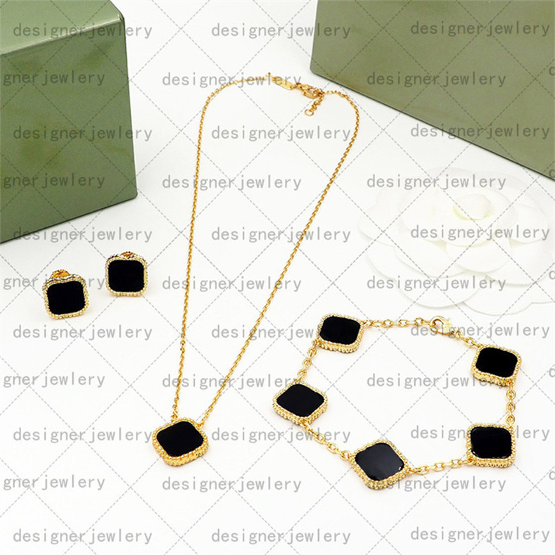 trèfle à quatre feuilles collier femmes pendentif en or pour les femmes lettre bijoux en acier titane fille meilleurs cadeaux de mariage pour les fêtes chaîne en or bijoux de créateur chaînes glacées