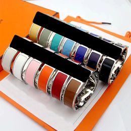 Gloednieuwe 18mm zilveren Paar Manchet Armband Mode Klassieke Mannen Vrouwen Designer Armbanden Hoge Kwaliteit 316L Roestvrij Stalen Armband sieraden