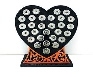 Le tout nouvel affichage de bouton instantané de 18 mm se tient à la mode Black Acrylique Heart avec lettre Interchangeable Bijoux Display Board8597468