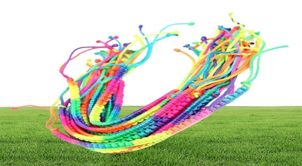 NOUVEAU 50 PCSLOT Fashion Colorful Handshnit Nylon Charms Bracelets Cord Amitié Bracelets Rainbow Color4169204