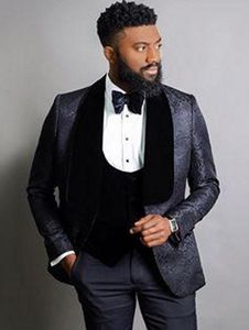 Nuevo negro en relieve Novio Esmoquin Terciopelo Mantón Solapa Padrinos de boda Vestido de novia para hombre Excelente chaqueta de hombre Blazer Traje de 3 piezas (chaqueta + pantalones + chaleco + corbata) 1805