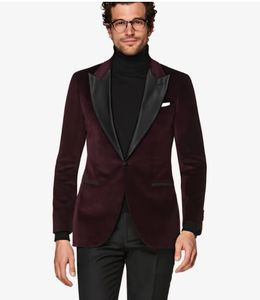 Brand New Bourgogne Velvet Groom Tuxedos Noir Peak Revers Groomsman Mariage 2 Pièces Costume Mode Hommes Prom Veste Blazer (Veste + Pantalon + Cravate) 96