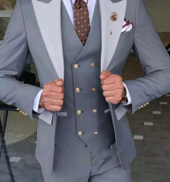 Nuevo esmoquin gris para novio, trajes formales con solapa de pico blanco para hombre, trajes de boda para hombre de negocios, trajes para cena, chaqueta, pantalones, chaleco con corbata