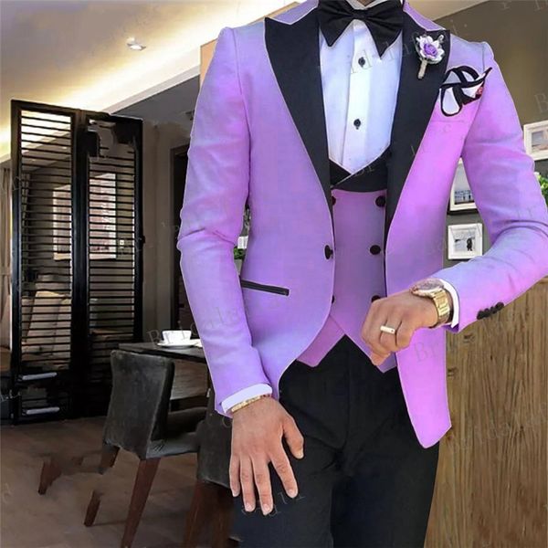 Nuevo esmoquin de novio de color lavanda con solapa de pico negro, traje de padrino de boda de 3 piezas, chaqueta de negocios popular para hombres (chaqueta + pantalones + corbata + chaleco) 69