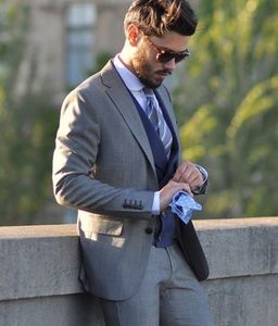 Gloednieuwe Lichtgrijze Bruidegom Tuxedos Notch Revers Slim Fit Groomsmen Mens Trouwjurk Uitstekende Man Jacket Blazer 3 Stuk Suit (Jas + Broek + Vest + Tie) 2603