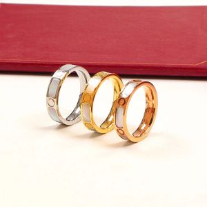 Brand New Luxury Designer Bijoux Hommes et Femmes Anneaux Alphabétique Shell Bague De Mode Simple Marque De Mariage Bague De Fiançailles Unisexe Bijoux En Gros Livraison Gratuite