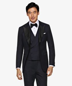 Brand New Navy Blue Groom Tuxedos Black Peak Lapel Groomsman Traje de boda Excelente para hombre Business Prom Jacket Blazer (Chaqueta + Pantalones + Corbata + Chaleco) 70