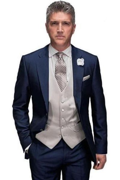 Brand New Navy Blue Men 3 Piece Suit Tuxedos De Mariage Excellent Groom Tuxedos Notch Lapel Deux Boutons Hommes Blazer (Veste + Pantalon + Cravate + Gilet) 507