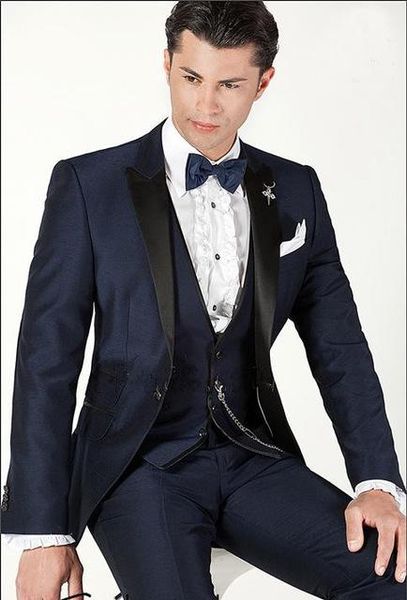 Brand New Navy Blue Men 3 Piece Suit Wedding Tuxedos Groom Tuxedos Peak Lapel One Button Men Dinner Prom Blazer (Veste + Pantalon + Cravate + Gilet) 652