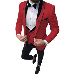 Gloednieuwe rode bruidegom Tuxedos Shawl Rapel Slim Fit Groomsmen Trouwjurk Uitstekend man Jacket Blazer 3 -delige pak jasbroek Vest Tie 1293