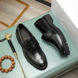 Gloednieuwe v Heren Loafers Dress Shoes Formele tops Leer gemaakt in Italië met originale doos maat 38-45