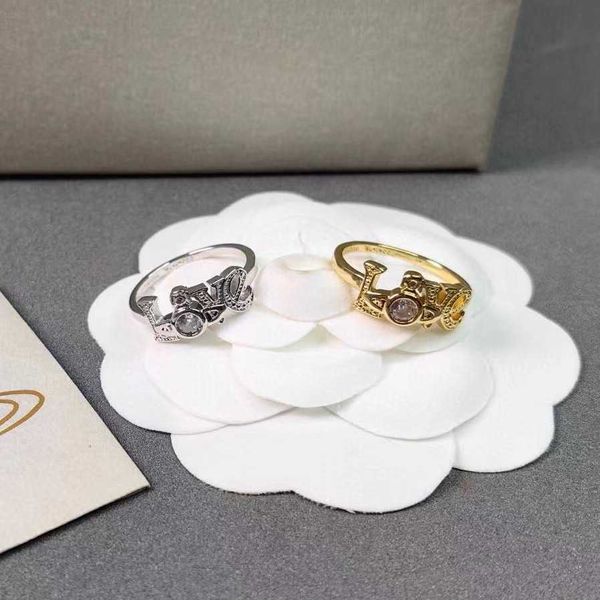 New Westwoods Letter Saturn Ring Small Form Design Couple Fashion Fashion Versatile Artisan pour femmes Nail