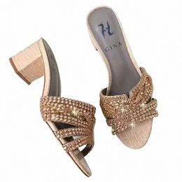 Diseñador Nueva moda Classic Women Gina Ladies Sandalias de tacón alto de lujo con tacón de diamante 6,5 cm Punta puntiaguda Zapatillas de tacón alto grueso Po de alta calidad