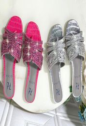 Gloednieuwe dames039S SLIPPER Sandaalschoenen Gina Ladies Flats Heels Sandaalschoenen met diamant van hoge kwaliteit 8889313