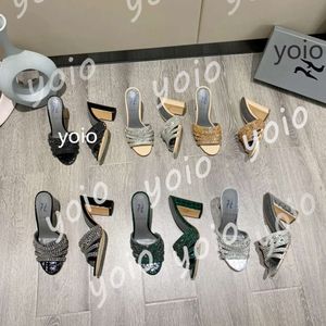 Nouvelles chaussures de sandale de pantoufle femme pour femmes gina dames plates talons chaussures de sandale avec diamant de haute qualité yoio