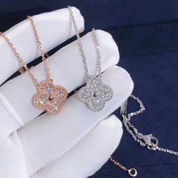 Brand Originalité 925 Collier de trèfle de trèfle en diamant complet en argent sterling plaqué avec une chaîne de collier de pendentif en herbe