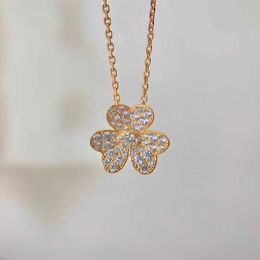 Brand Originality Gold Sélection V Van Clover Collier Femme Petit pendentif avec diamants Fresh et Design Article Bijoux