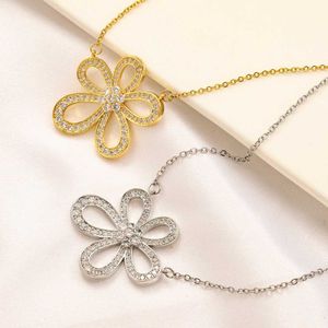 Merk originaliteit Xiaoxiangfeng van eenvoudige bloemen messing ingelegde zirkoon Gold vergulde ketting kraagkraagketen vrouwelijke sieraden