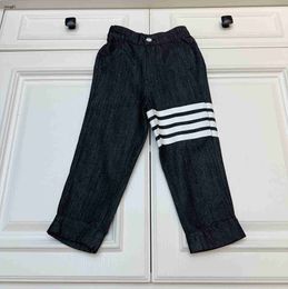 Pantaloni di marca per bambini Jeans per bambini con design elastico in vita Taglia 100-160 CM Pantaloni per bambini con decorazione a strisce bianche Oct25