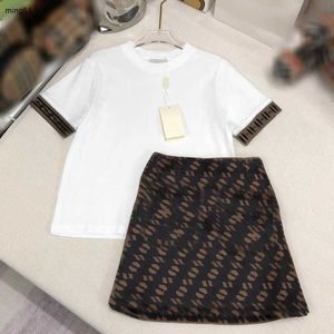 Brand Princess Dress Minimalist Design Girls Suisses de tracks Baby Clothes Taille 100-160 cm Round Neck T-shirt et jupes courtes 24april