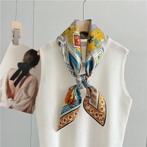 Écharpe à rouleaux d'ourlet imprimé de marque Écharpes en soie de mûrier carré Bandanas Foulard Femme bords à main 90 cm bandana