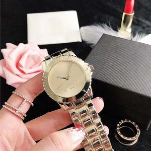 Relojes de pulsera de cuarzo de marca para mujer y niña, reloj con banda de acero y Metal estilo letras grandes M117