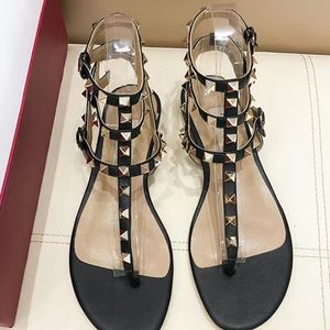 Sandalias de marca para verano Mujer Tacones planos Flip Flop Remaches Sandalia Cuero real Desnudo Negro Mate Tres cinturones Clásicos Mujer Zapatos de boda con bolsa para el polvo 34-44