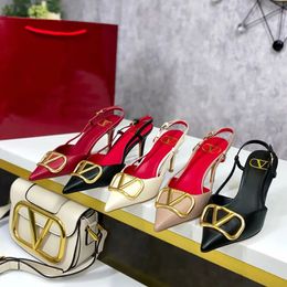 Brand Sandals Femmes High Heel Chaussures en cuir authentique en métal V Boucle 2023 Été Nouveau Toe pointu talons minces 6cm 8cm 10cm Chaussures de mariage avec sacs à poussière