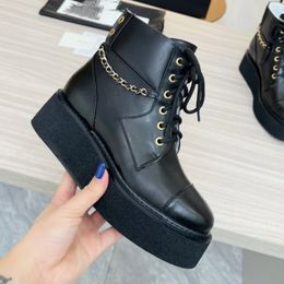 Marque Shoe High Fashion Saison et Boot d'hiver Wedge Femme 4,5 cm en cuir Boots Motor Vehicle Premium Women's Shoe Boot Brothable Botkle Botkle Botkle