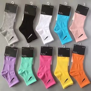 Chaussettes de marque chaussettes pour hommes chaussettes pour femmes pur coton 10 couleurs chaussettes de sport respirantes anti-transpiration Alphabet NK imprimé