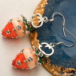 Boucles d'oreilles de marque en forme de fraise pour femmes, bijoux de luxe avec lettres, accessoires, cadeau de fête