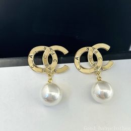 Pendientes de tuerca de marca Pendientes colgantes de temperamento Joyería de diseñador Pendiente chapado en oro de 18 quilates Accesorios de joyería de moda para mujer