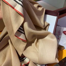 Estilo de marca Nuevo Color sólido Mantón a rayas Seda de alta calidad Cachemira Invierno Comodidad Calidez Accesorios de moda Diseño clásico Familia Regalo para mujer Bufanda