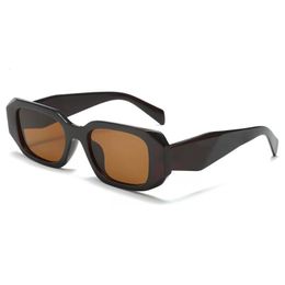 Lunettes de soleil de marque pour les lunettes de soleil des créateurs pour hommes stars avec le même petit cadre Lunettes de soleil féminin classiques 007 Fashion Europe Europe America UV Lunettes de soleil C4