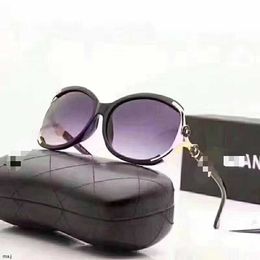 Lunettes de soleil de marque Nouvelle mode Camellia Edition et populaires Hollow Out Sunglasses Sunglasses Full Set Box Box Packaging