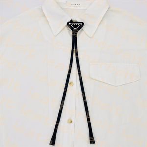 Marque Cravates pour Femmes Hommes De Mode En Cuir Cravate Arc Lettre Triangle Badage Cravates Chemises D'affaires Robe Cravates