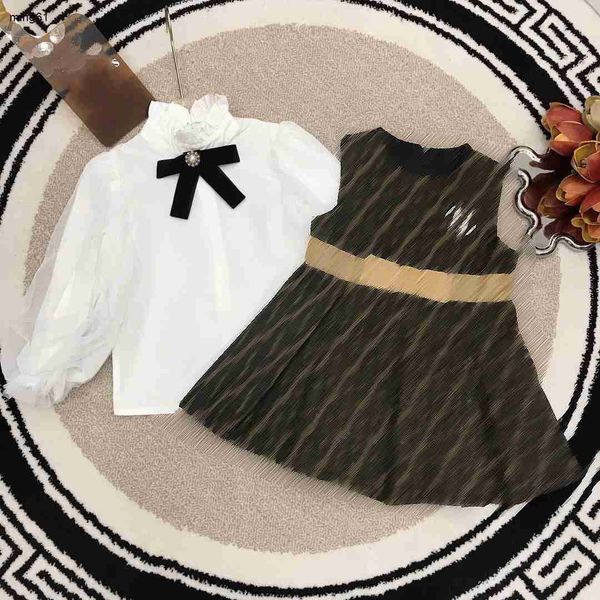 Chándales de marca Vestidos para niñas Conjuntos de otoño para bebés Tamaño 100-150 CM Camisa de manga larga con cuello alto y chaleco Falda vaquera jacquard Aug30