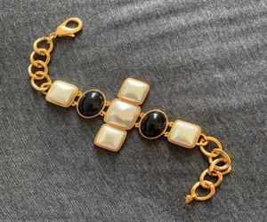 Marca Vintage Color Moda Joyería Caqueta de cobre Nombre negro Pulsera blanca