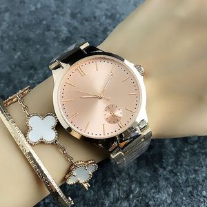 Montre de marque pour femmes fille drapeau style acier métal bande quartz montres TOM7155