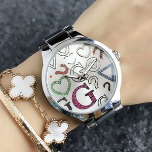 Marke Uhr Frauen Mädchen Bunte Kristall Große Buchstaben Stil Metall Stahl Band Quarz Armbanduhren GS 7155233p