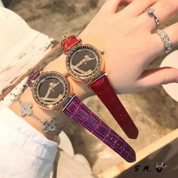 Relojes de marca para mujer Lady crystal Letras grandes estilo Correa de cuero Reloj de pulsera de cuarzo L50226M