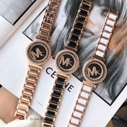 Marque montres femmes fille cristal grandes lettres cadran rotatif Style acier Matel bande montre-bracelet M120