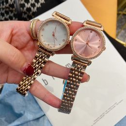 Relojes de marca para mujer y niña, hermoso estilo de cristal, banda de acero y Metal, reloj de pulsera de cuarzo de lujo CH47