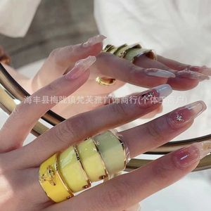 Brand Westwoods coloré à quatre sections Armure Saturn Ring Mens and Womens Punk Style Planet tridimensionnel Planet High Edition Nail