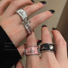 Merk Westwoods Planet Zirkon Ring voor vrouwelijk publiekontwerp Hoogwaardige Feeling Fee Finger modieus en gepersonaliseerd paar gezamenlijke trend nagel