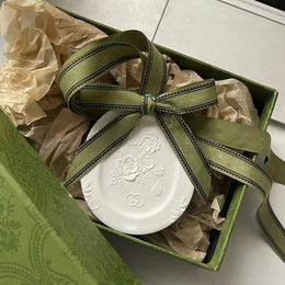 Diffuseur de plaquette d'aromathérapie de voiture blanche de marque avec recharge désodorisant parfum solide avec boîte et sac parfum encens bonne odeur