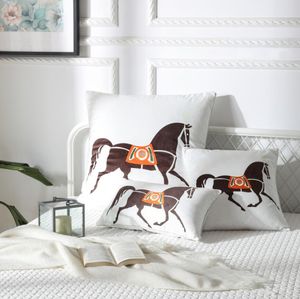 Marque blanc série housses de coussin chevaux fleurs imprimer taie d'oreiller couverture pour la maison chaise canapé décoration taies d'oreiller carrées 2023