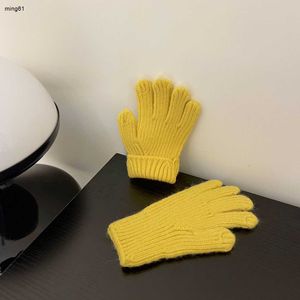 Merk Winterbabyhandschoen van hoge kwaliteit Warme designer kinderwanten Lekkage van wijsvinger en duim Kindvingerhandschoenen Nov25