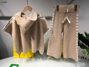 Marca Chándales de bebé de invierno Carta jacquard ropa de diseñador para niños Tamaño 3-12 t Botón niña Capa y pantalones anchos Nov25