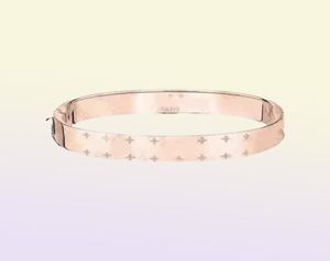 Merk Vrouw Bangle Met Bloemen Ontwerpen Mode Vrouwen designer armbanden Goud Zilver Rose 3 kleuren Armbanden Luxe Armbanden Gift Je8218028